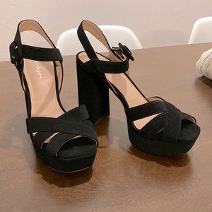 Limelight black platform sandals
